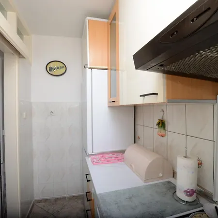 Apartment Lory *