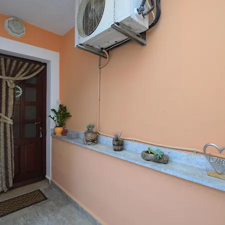 Apartment Lory *