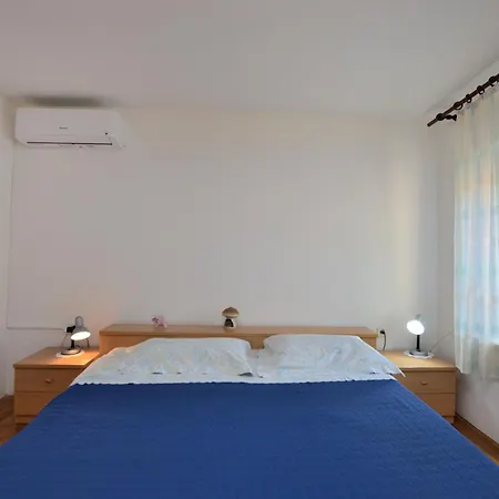 Apartment Lory *