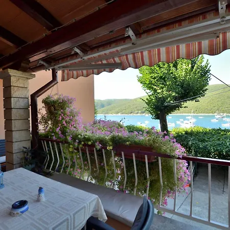 Lory Apartment *