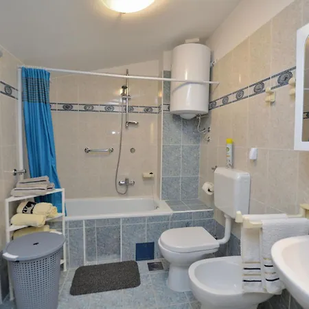 Apartment Lory *